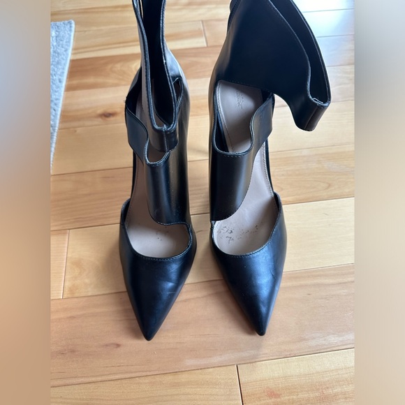 Black heels - Picture 1 of 3